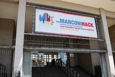 Bari, doppi turni di lezione al Marconi-Hack: soluzione lontana e rischio sciopero degli studenti